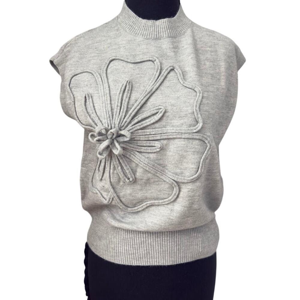 NWT Commense Flower Applique Cap Sleeve Knit Top Size Small